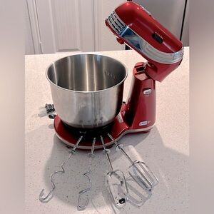Six speed 3 quart mixer! Great for making cookies! Gently used!